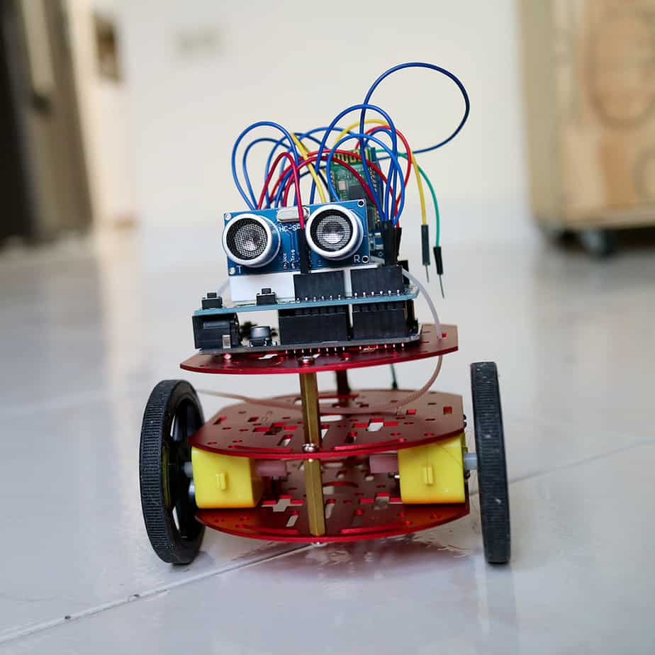 Arduino robot with ultrasonic sensor